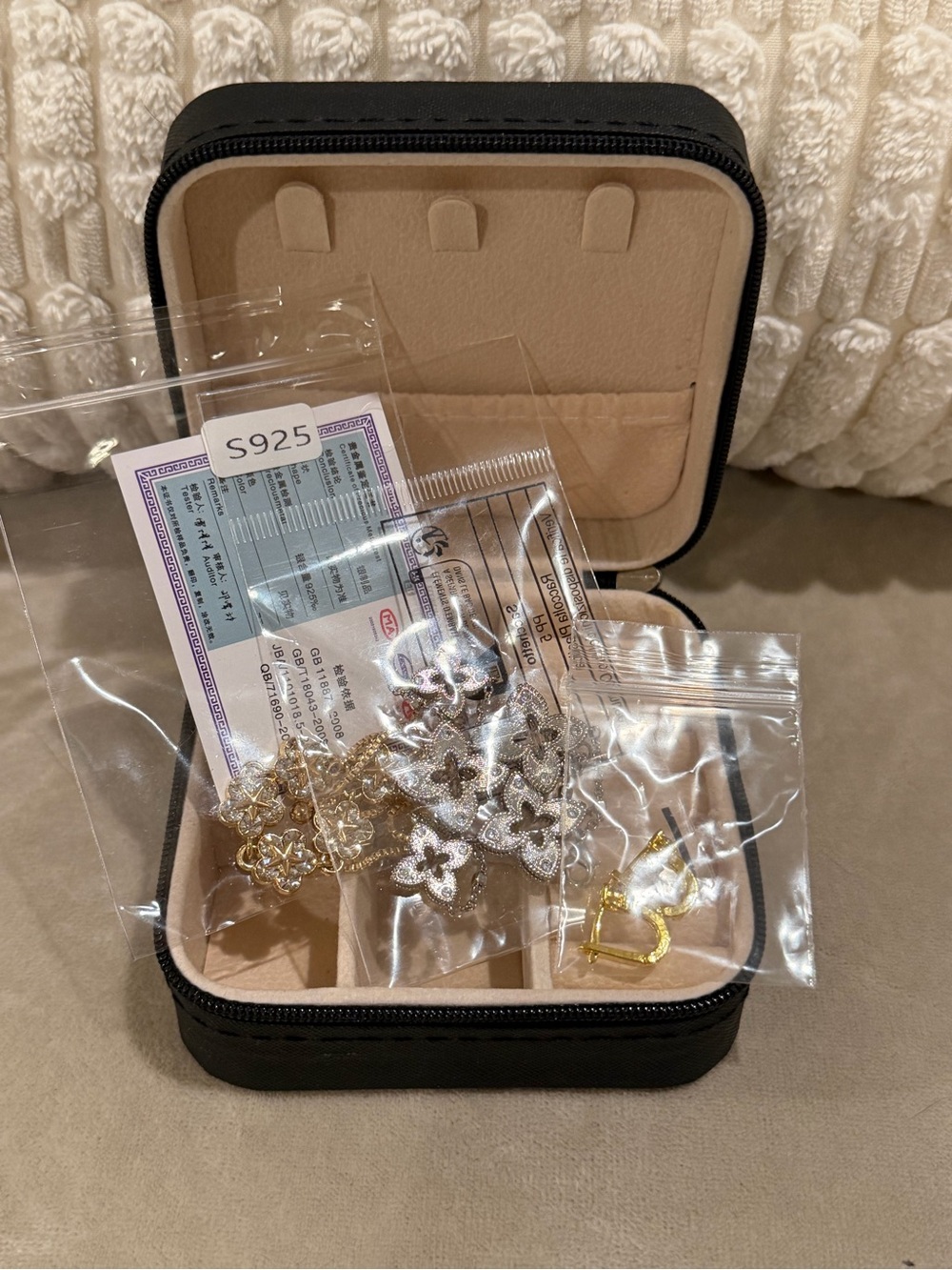 NEW Travel Jewelry Organizer Case in Black with .925 Bracelet Jewelry 4 Lot